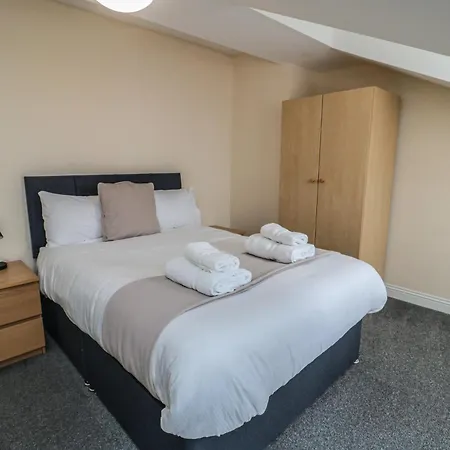The Newborough 5 Apartment *